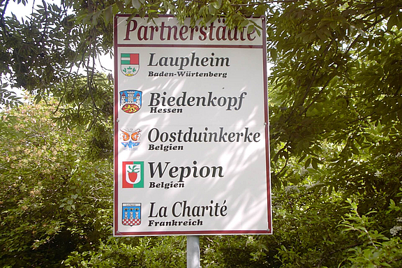 partnerstaedte-schild-neustadt_c_SNO.jpg  