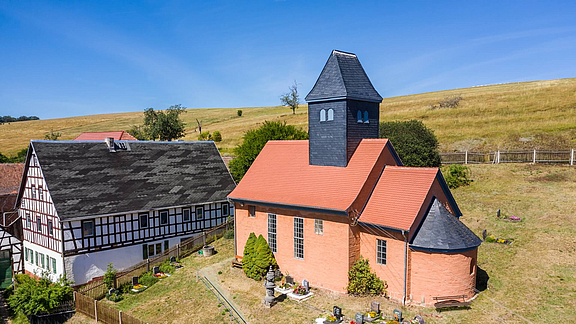 stanau-kirche-fachwerkhaus_c_Joerg-Uwe-Jahn.jpg  