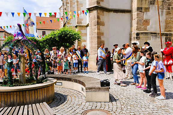 brunnenfest-brunnenrundgang_c_SNO.jpg  