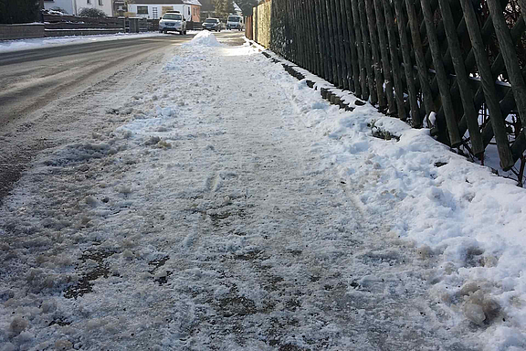 winterdienst-gehwege_c_SNO.jpg  