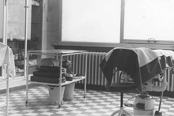 sonderausstellung-medizingeschichte-op-saal_c_SNO-historische-Sammlungen.jpg  